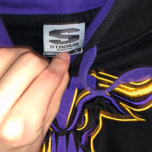 Minnesota state university hoodie - Picture 3 of 3
